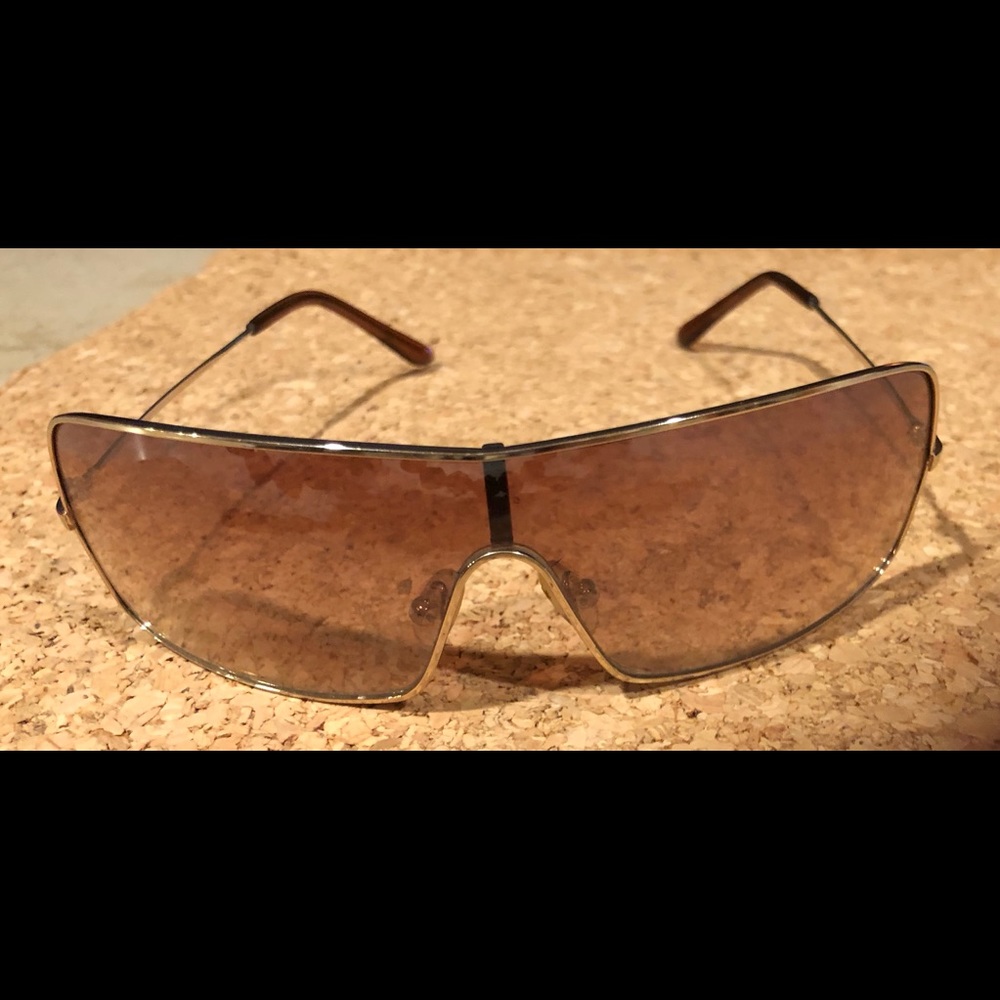 Aviator Style Gold Rim Sunglasses